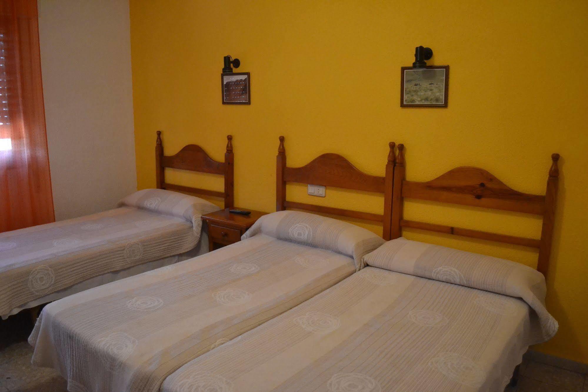 Hostal Avenida Arenas de San Pedro Exteriör bild